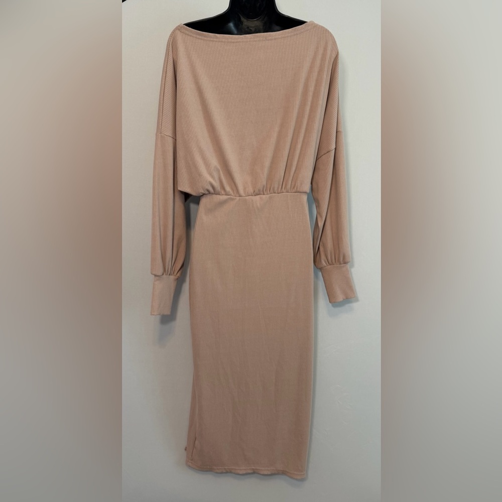 Velvet Torch Los Angeles Small
Ribbed Bodycon Long Sleeve Tan - Picture 7 of 9